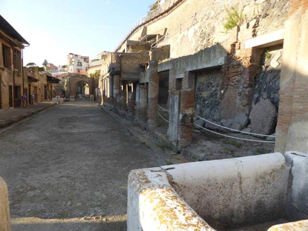 Decumanus Maximus, Herculaneum, September 2015. Looking west from near fountain.